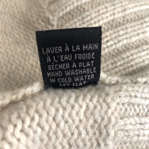 100% lamb wool pullover. Excellent condition. Size S, cream colour. - Picture 6 of 7